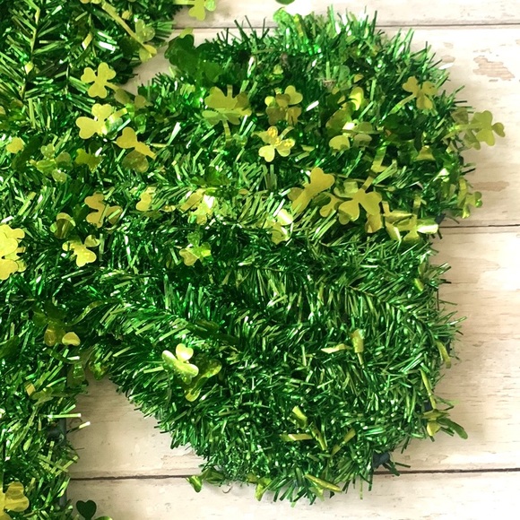 St. Patrick’s Day Shamrock 4 Leaf Clover Wall Door Hanging Decorations 17in Wide - Picture 2 of 3